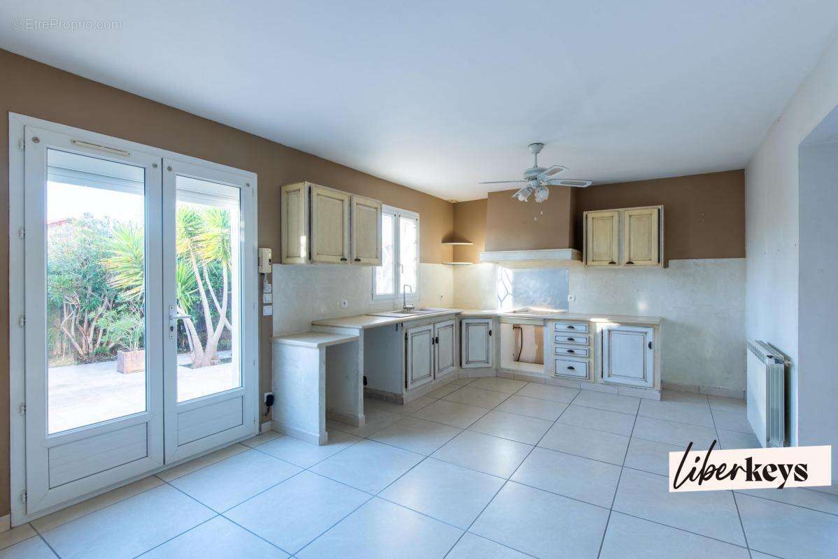 Maison à PELISSANNE