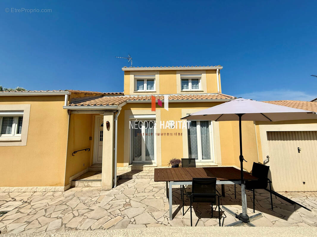Maison à MAUGUIO