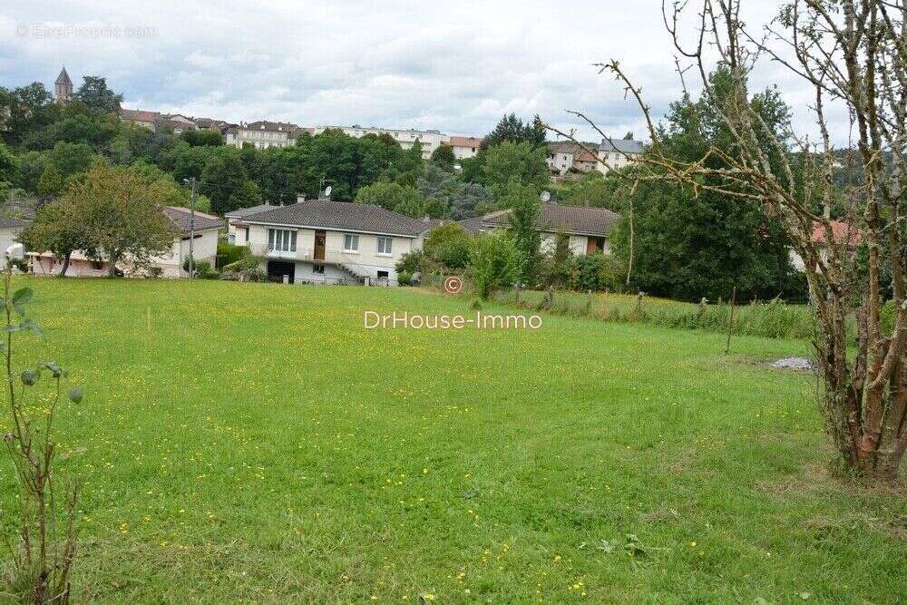 Terrain à AIXE-SUR-VIENNE