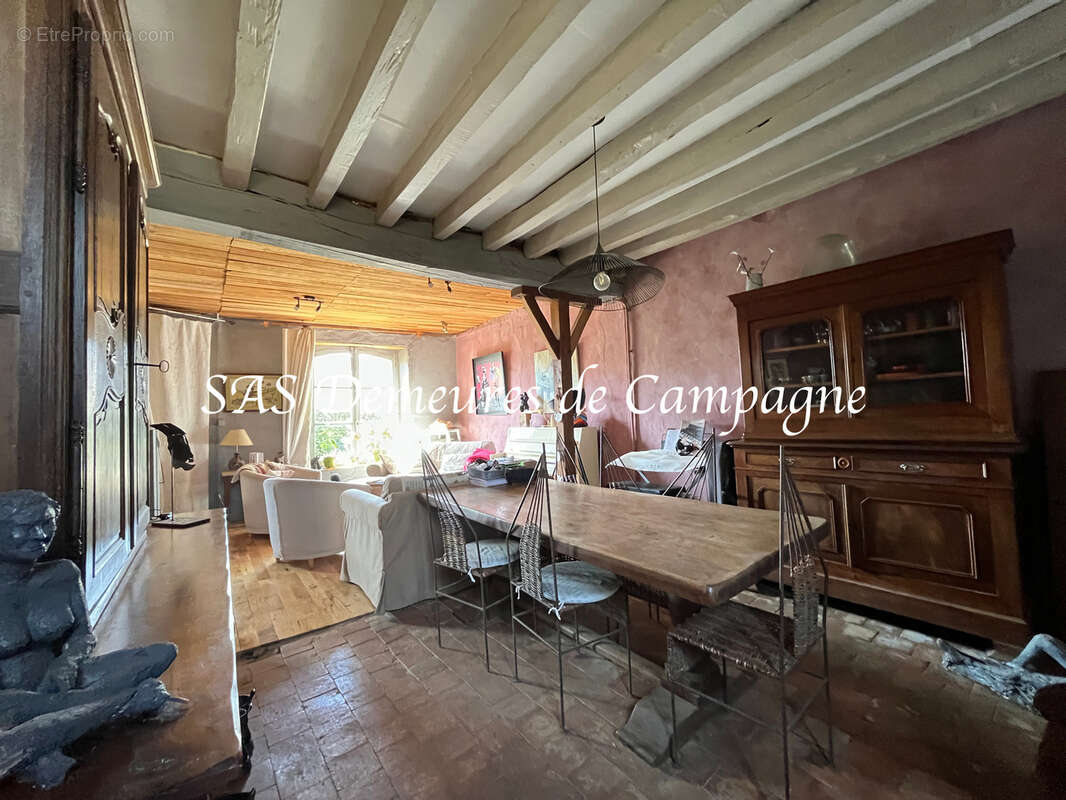 Maison à SENS-BEAUJEU