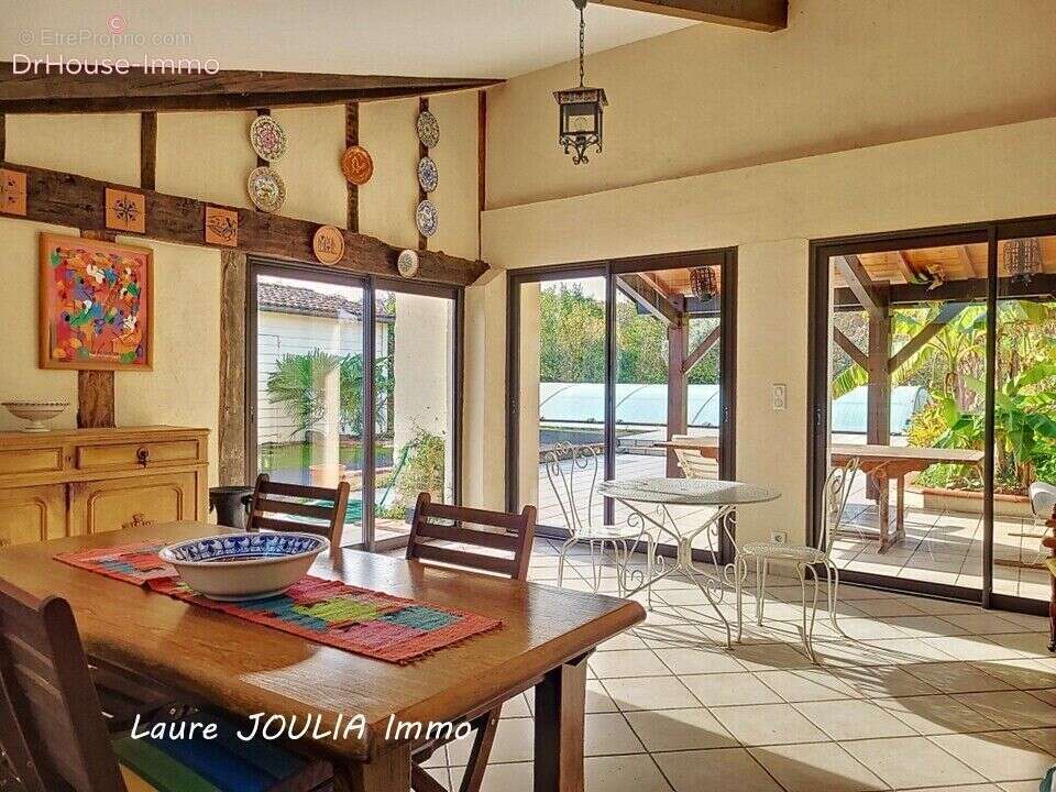 Maison 290 m² à Aire-Sur-L'adour  - photo 17