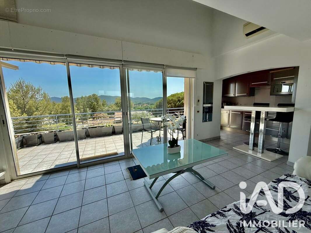 Photo 2 - Appartement à BORMES-LES-MIMOSAS
