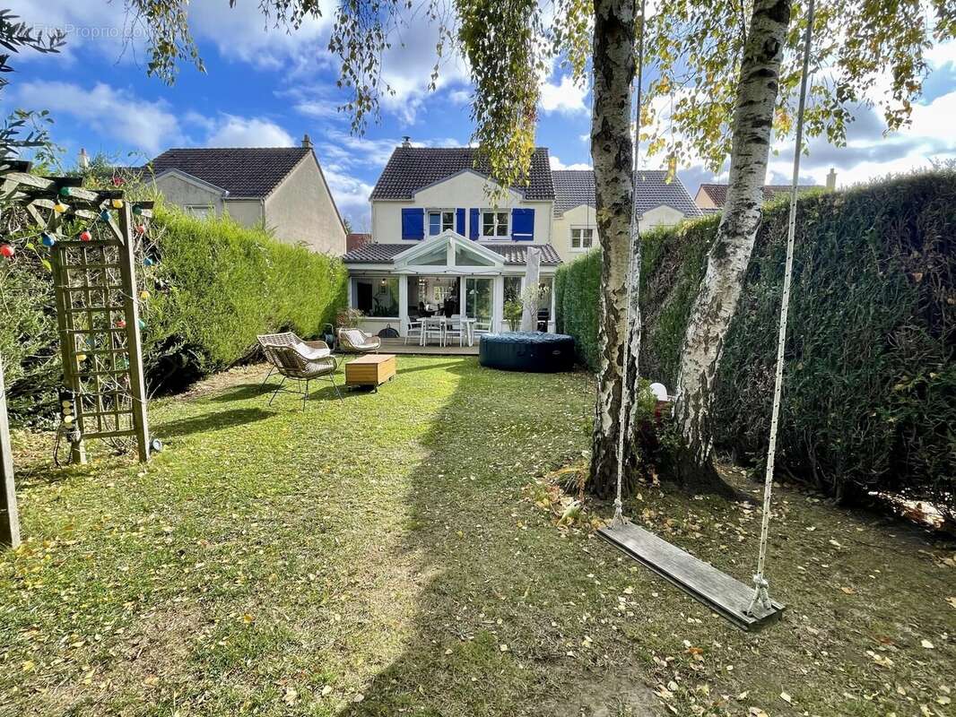 Maison à VOISINS-LE-BRETONNEUX