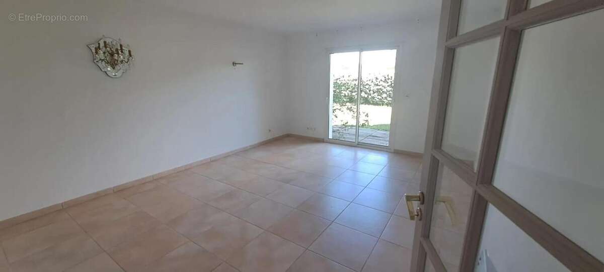 Maison à ARENGOSSE
