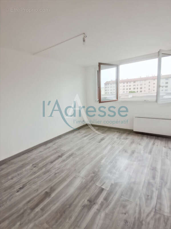 Appartement à NANTERRE