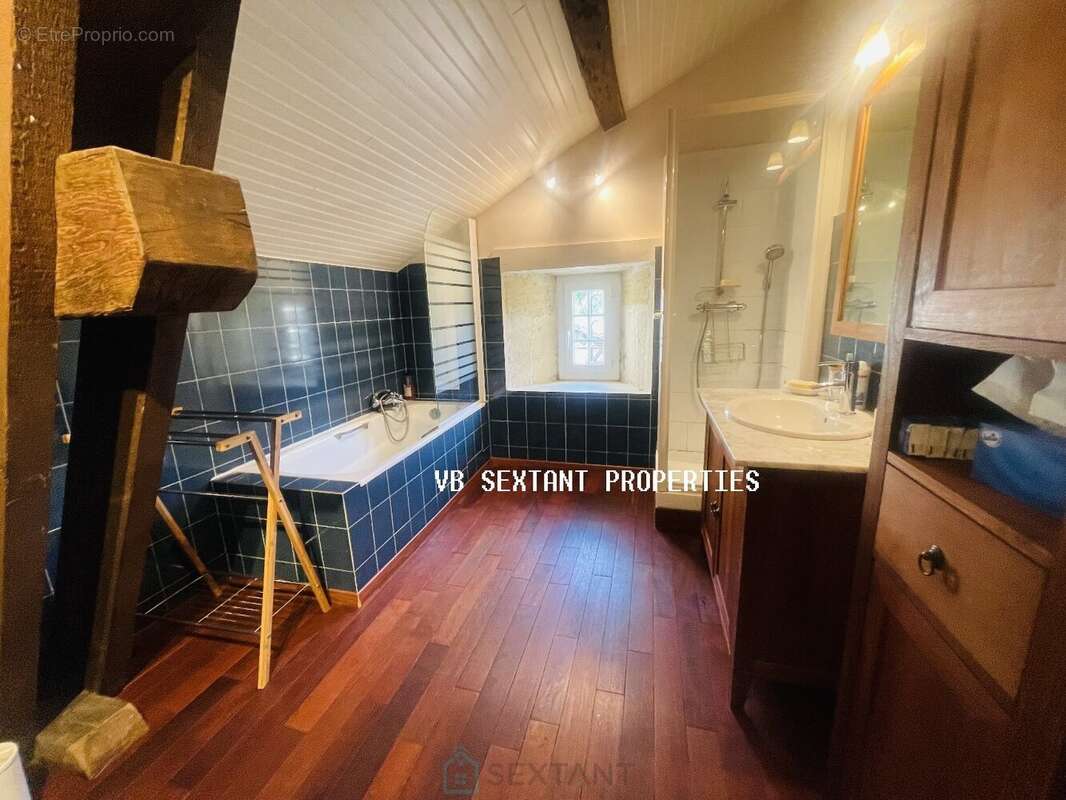 Au coeur de l'Entre -Deux- Mers, à 10  min de Sauveterre- de- Guyenne, charmante maison  en pierre et moellon avec dépendances e - photo 10