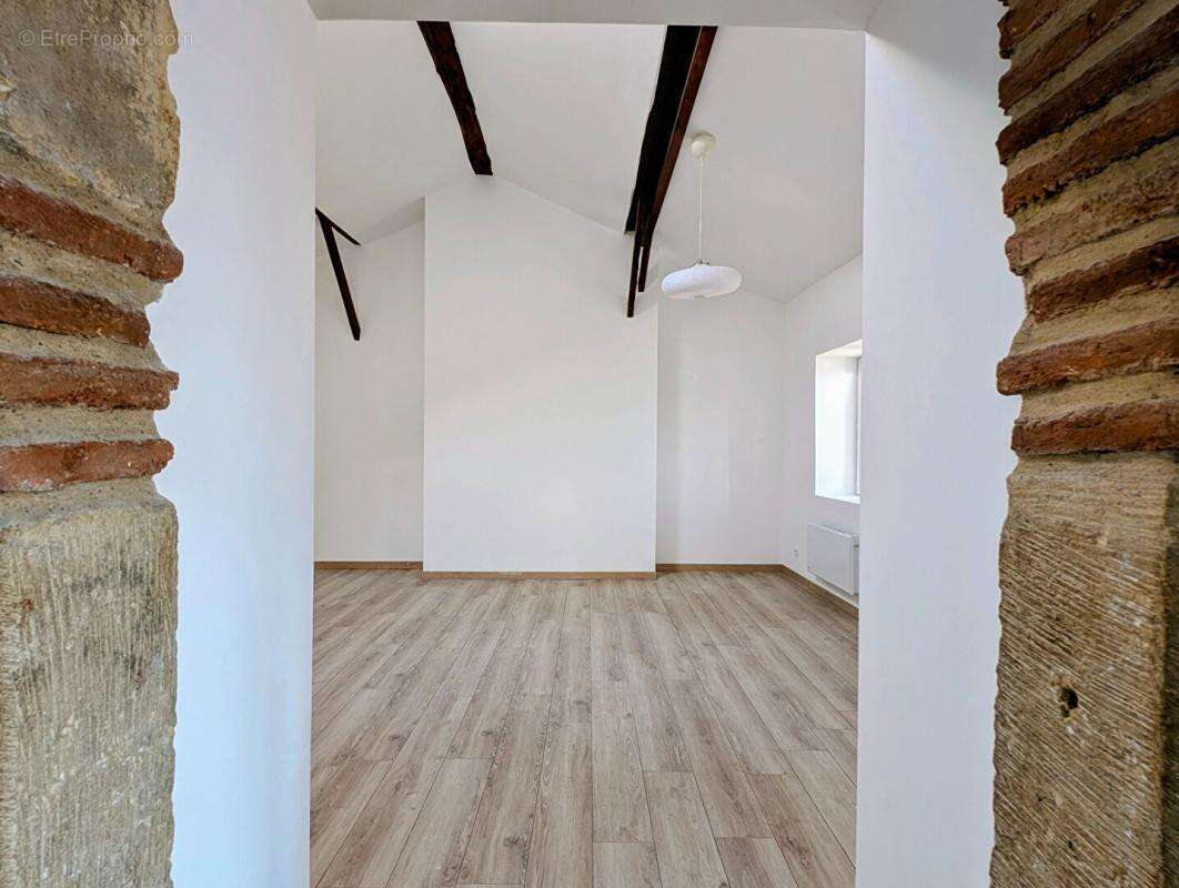 Appartement à CAZERES