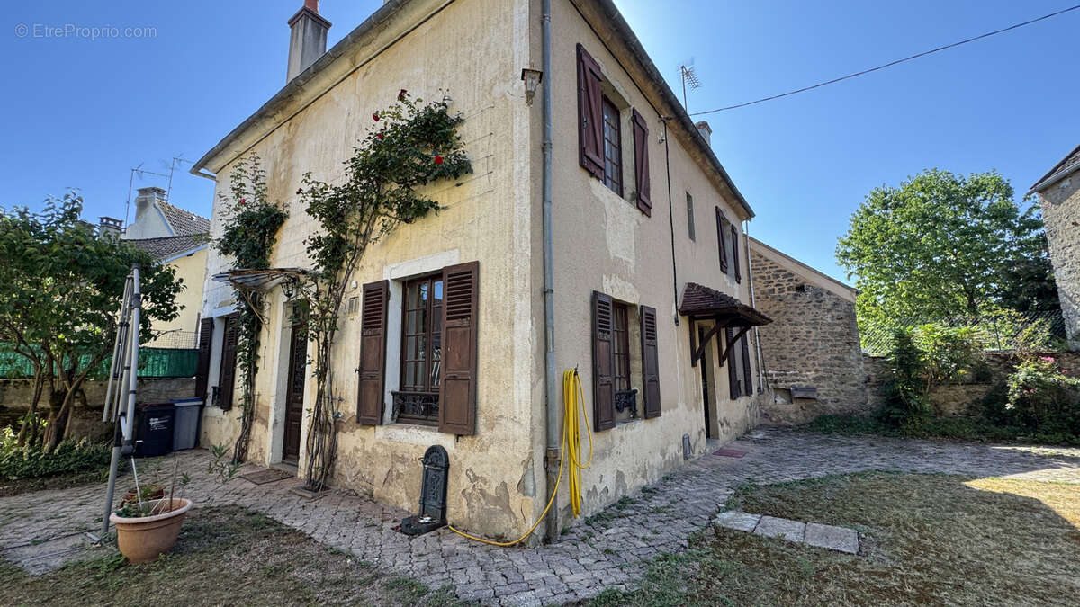 Vente en Exclusivité à Pontaubert - Charmante Maison de caractère avec jardin de 1467 m2 au prix de 235 400 €. - photo 23