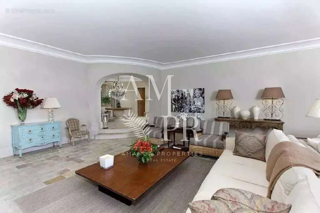 Maison à MOUGINS