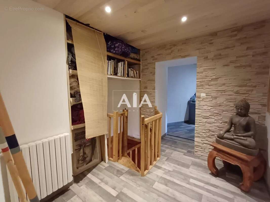 Maison à LES ADJOTS