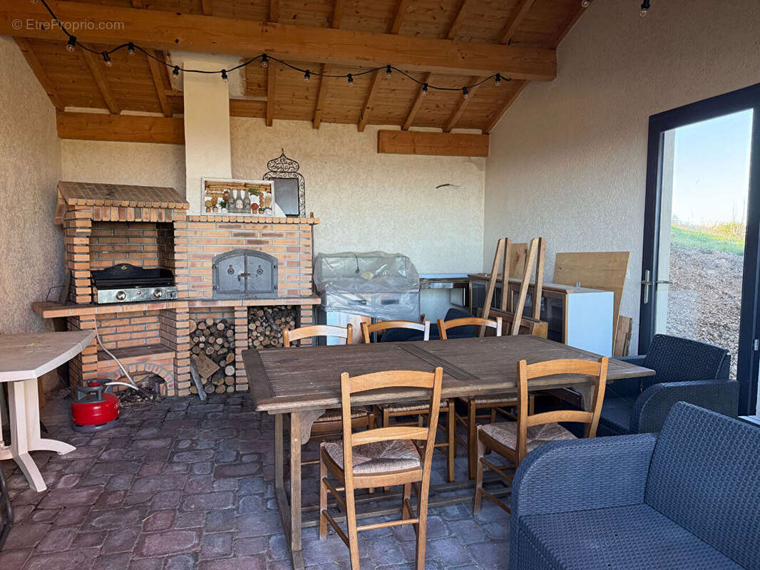 Maison à SAINT-CYR-LE-CHATOUX