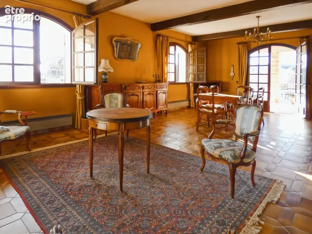 Volumes Généreux et Sérénité aux Portes de la Ville : 267m2 sur terrain de 1785 m2, idéale famille et activité professionnelle - photo 8