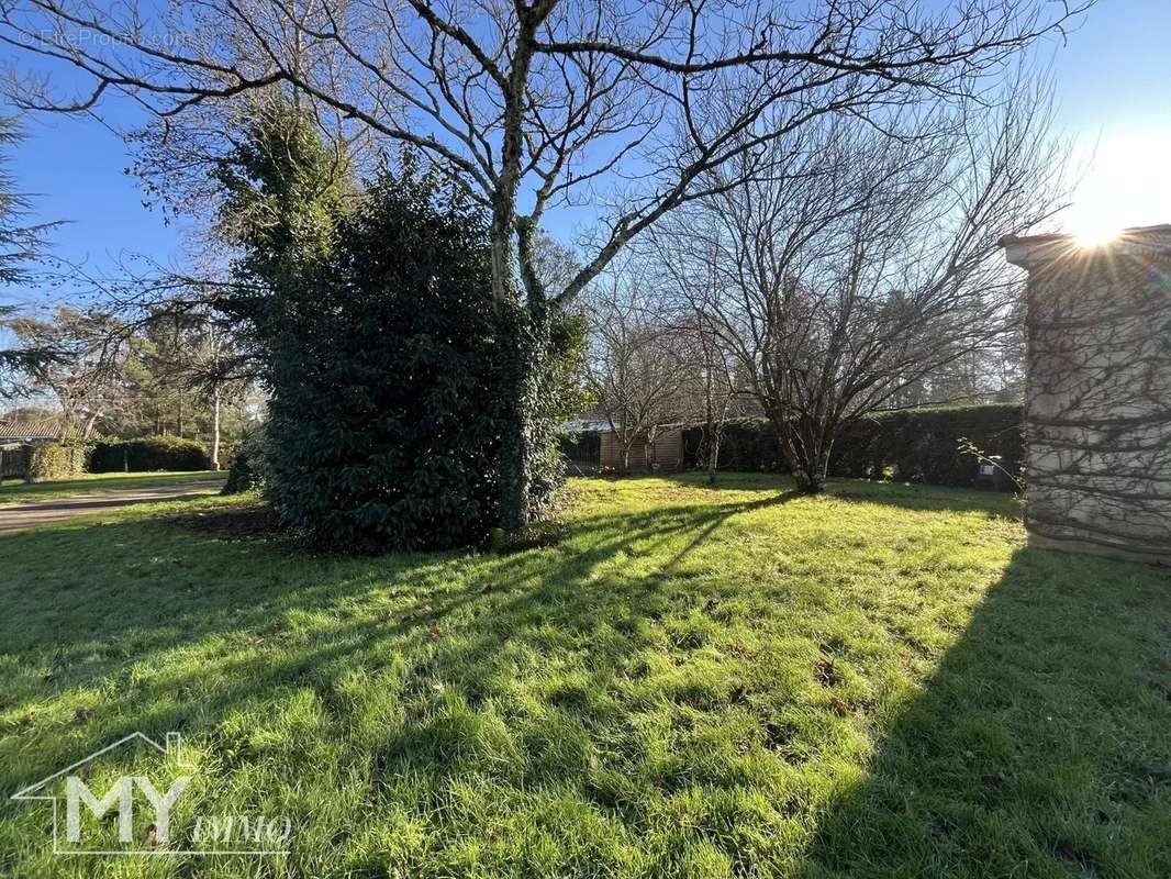 Maison à LAMOTHE-MONTRAVEL