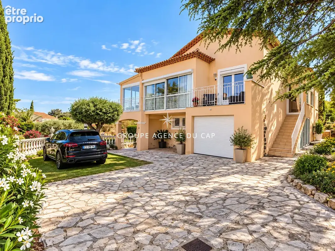 À vendre villa 5 chambres avec vue mer proche centre ville avec piscine et garage double, à saint aygulf - photo 4