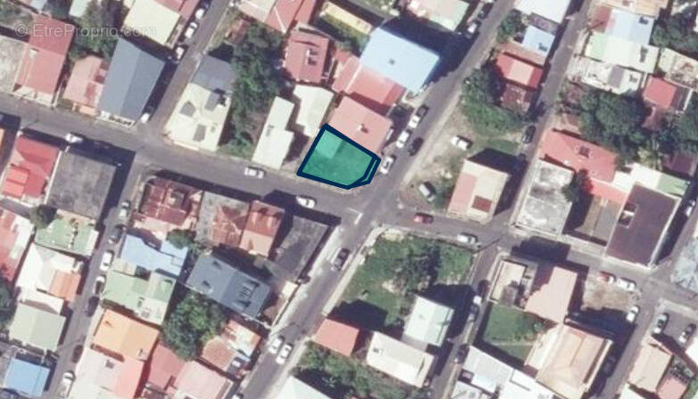 Terrain à CAPESTERRE-BELLE-EAU