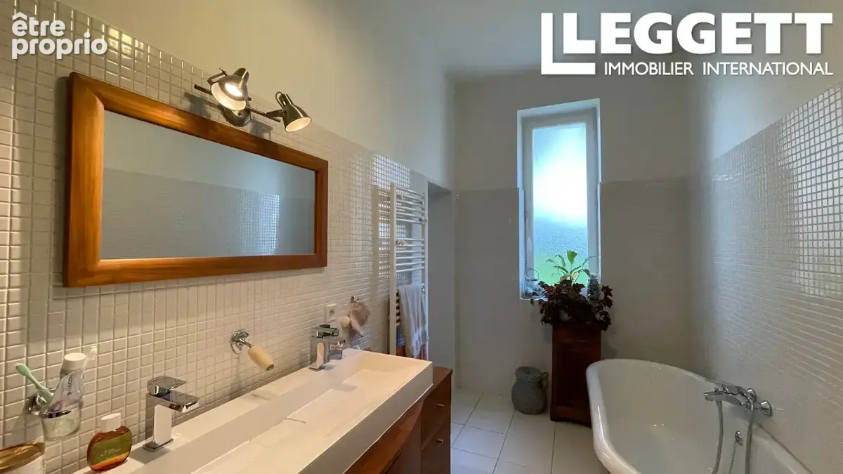 Belle maison très spacieuse, implantée dans son joli parc clos et arborée de 4660 m2, tout près des plages - photo 7