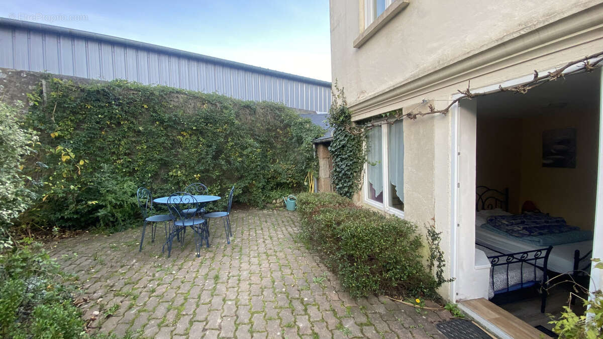 Maison à SAINT-PIERRE-EGLISE