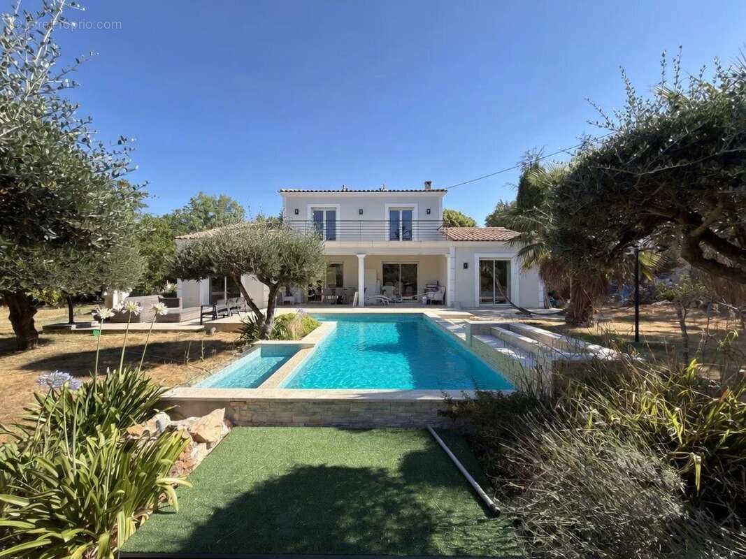 Maison à SAINT-CEZAIRE-SUR-SIAGNE