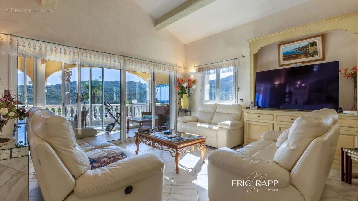 Photo 5 - Maison à ROQUEBRUNE-SUR-ARGENS