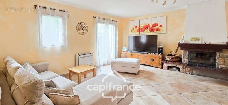 Maison à SOLLIES-PONT