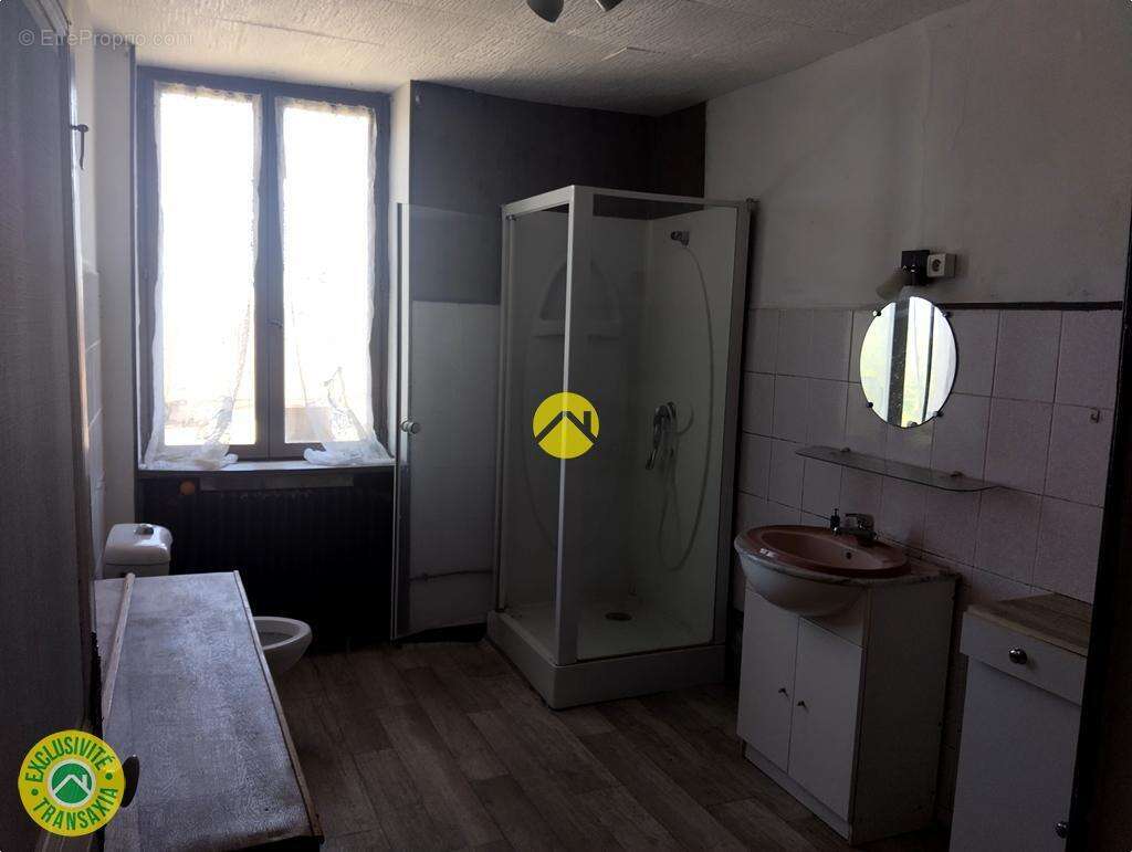 Maison à AINAY-LE-CHATEAU