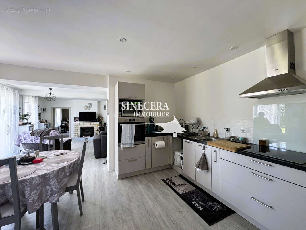 Maison à COURS-DE-PILE