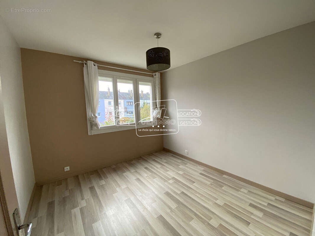 Spacieux t2 avec balcon - cave et parking - photo 7