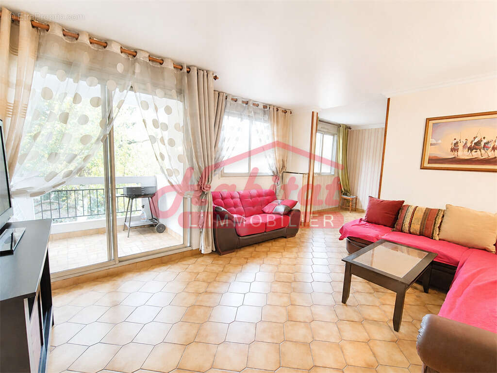 CHELLES - Appartement T4 avec 2 Chambres- Cave - Parkings - photo 10
