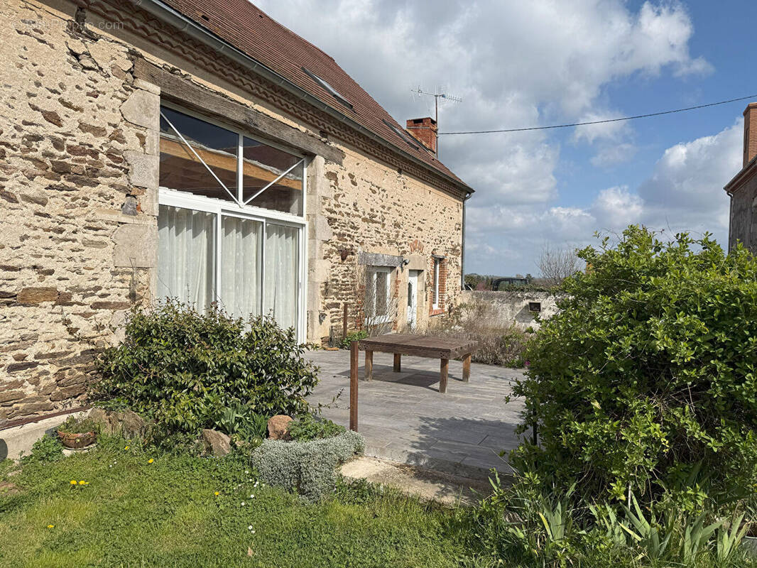 Maison à BELLENAVES