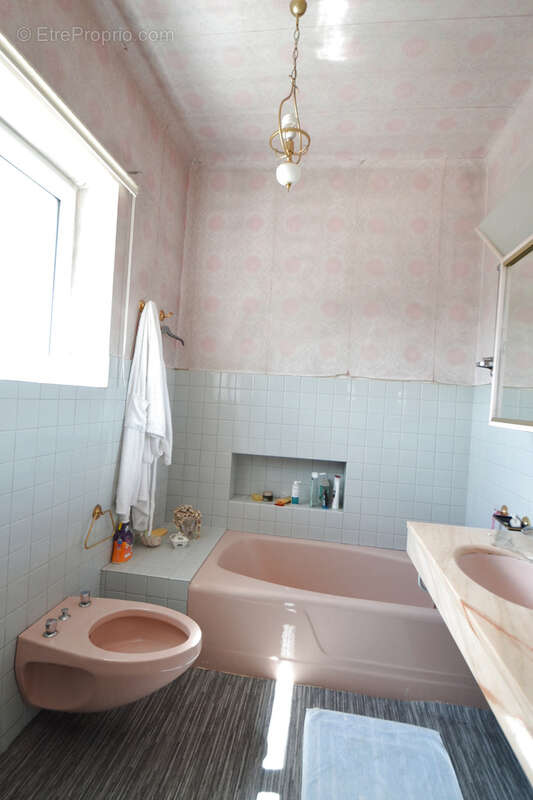 GANNAT, très belle demeure de 275 m2 habitables - photo 13