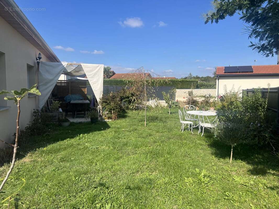 Maison à SAINT-HILAIRE-DU-ROSIER