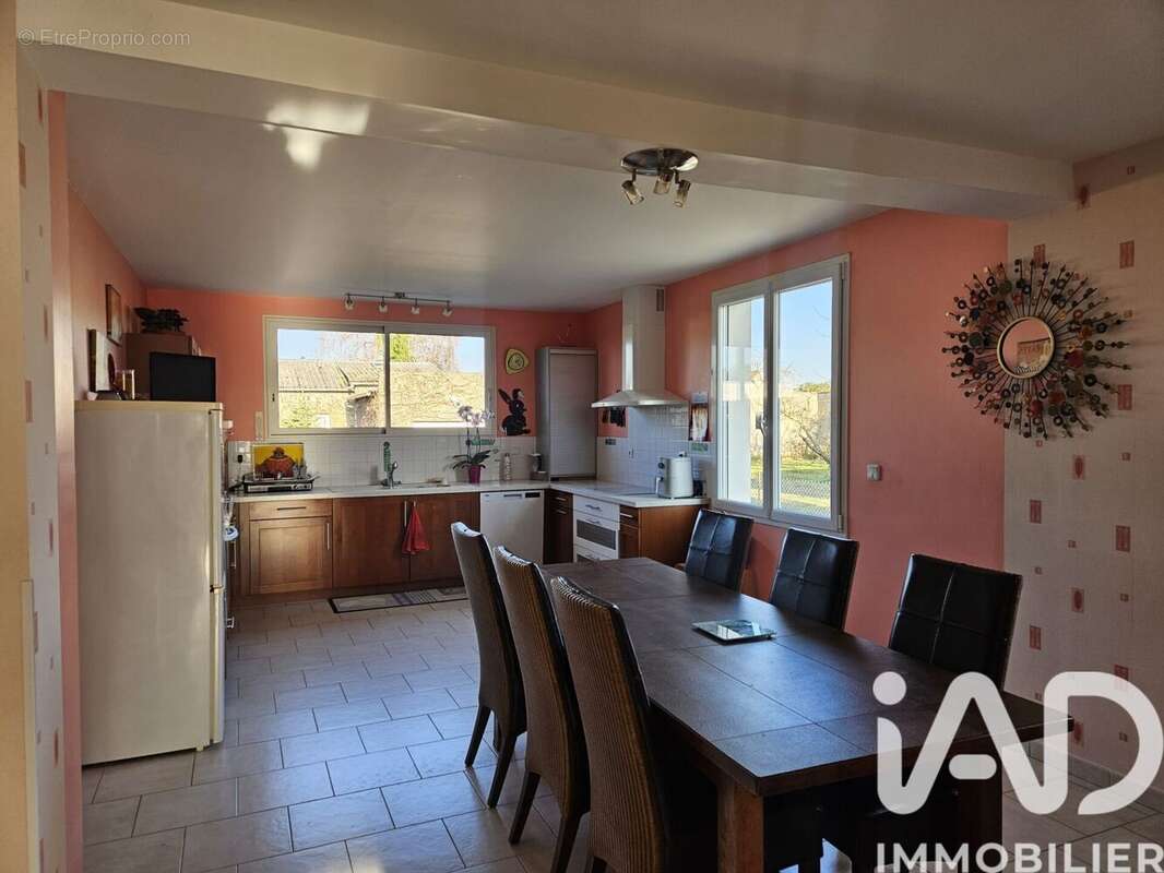 Maison 146 m² à Vaas  - photo 6