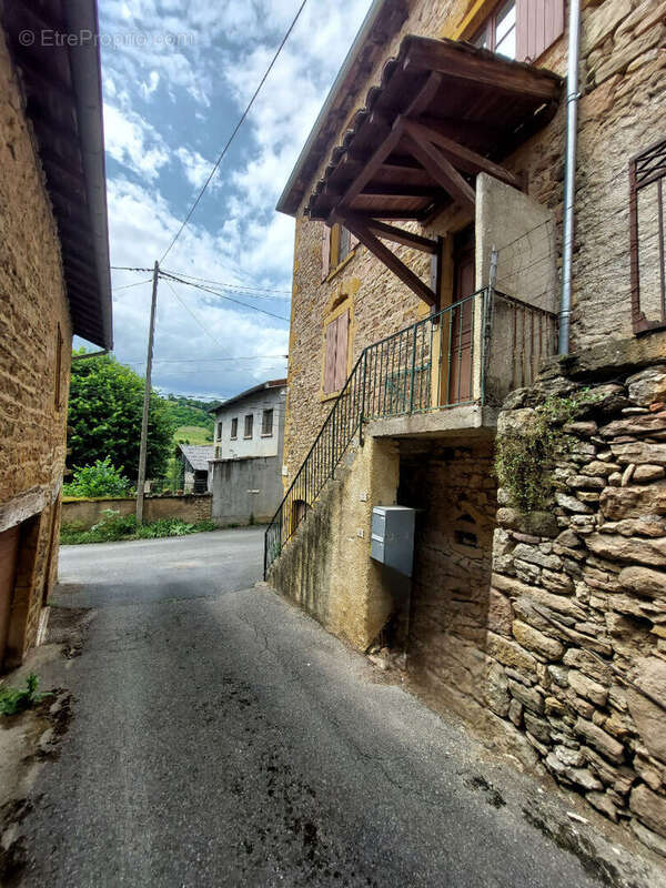 St LAURENT d'OINGT - Immeuble en pierres dorées - 2 logements locatifs - photo 2