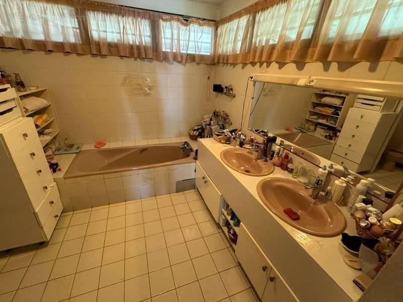 Maison à REMIRE-MONTJOLY