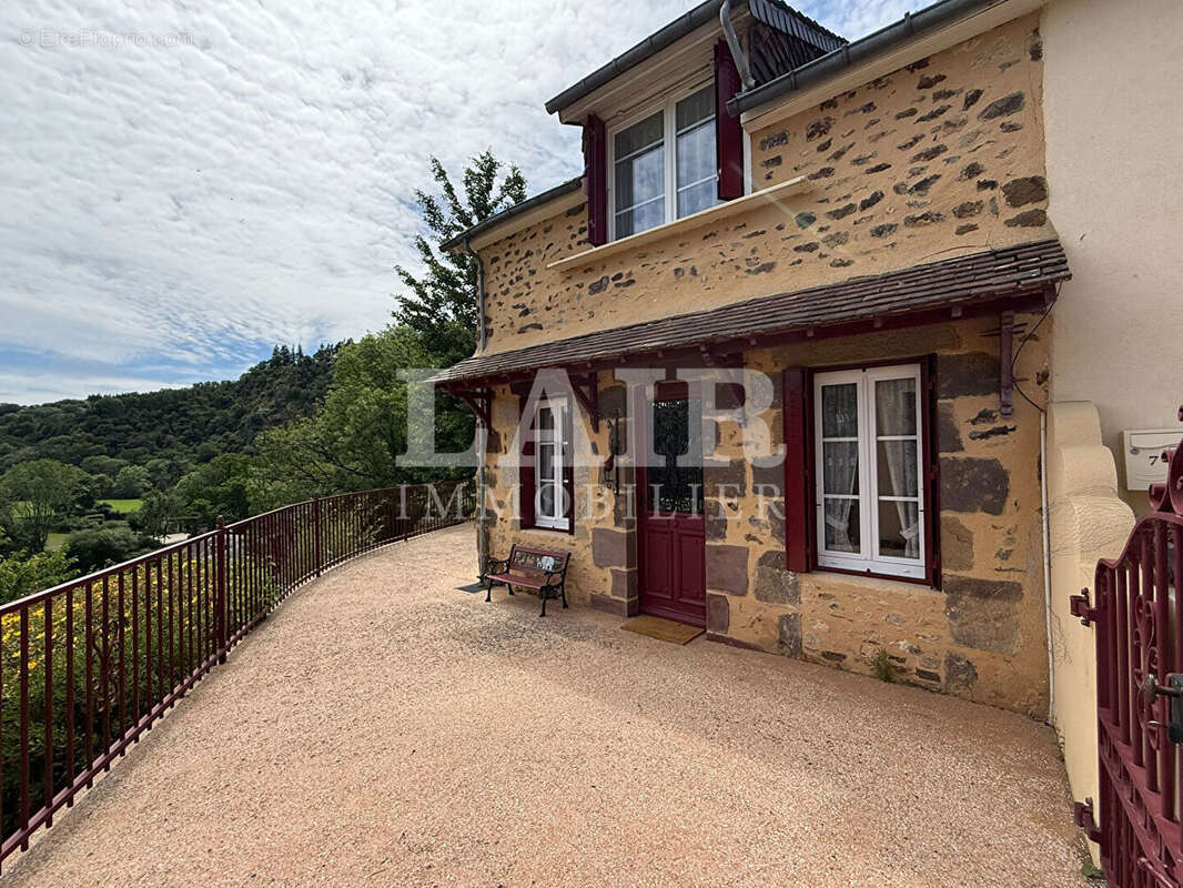 Maison à SAINT-LEONARD-DES-BOIS
