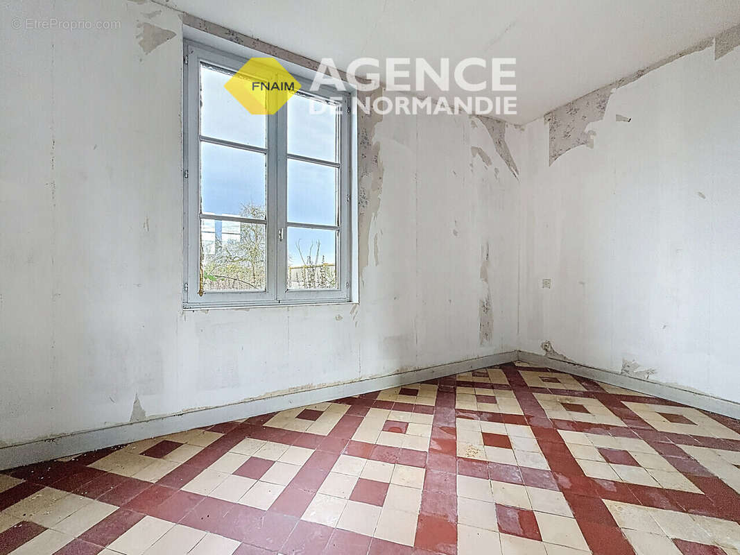 Maison à MONTREUIL-L&#039;ARGILLE