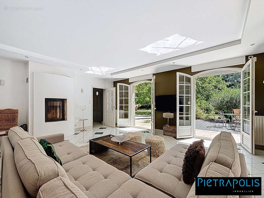 Maison à SAINT-GENIS-LAVAL