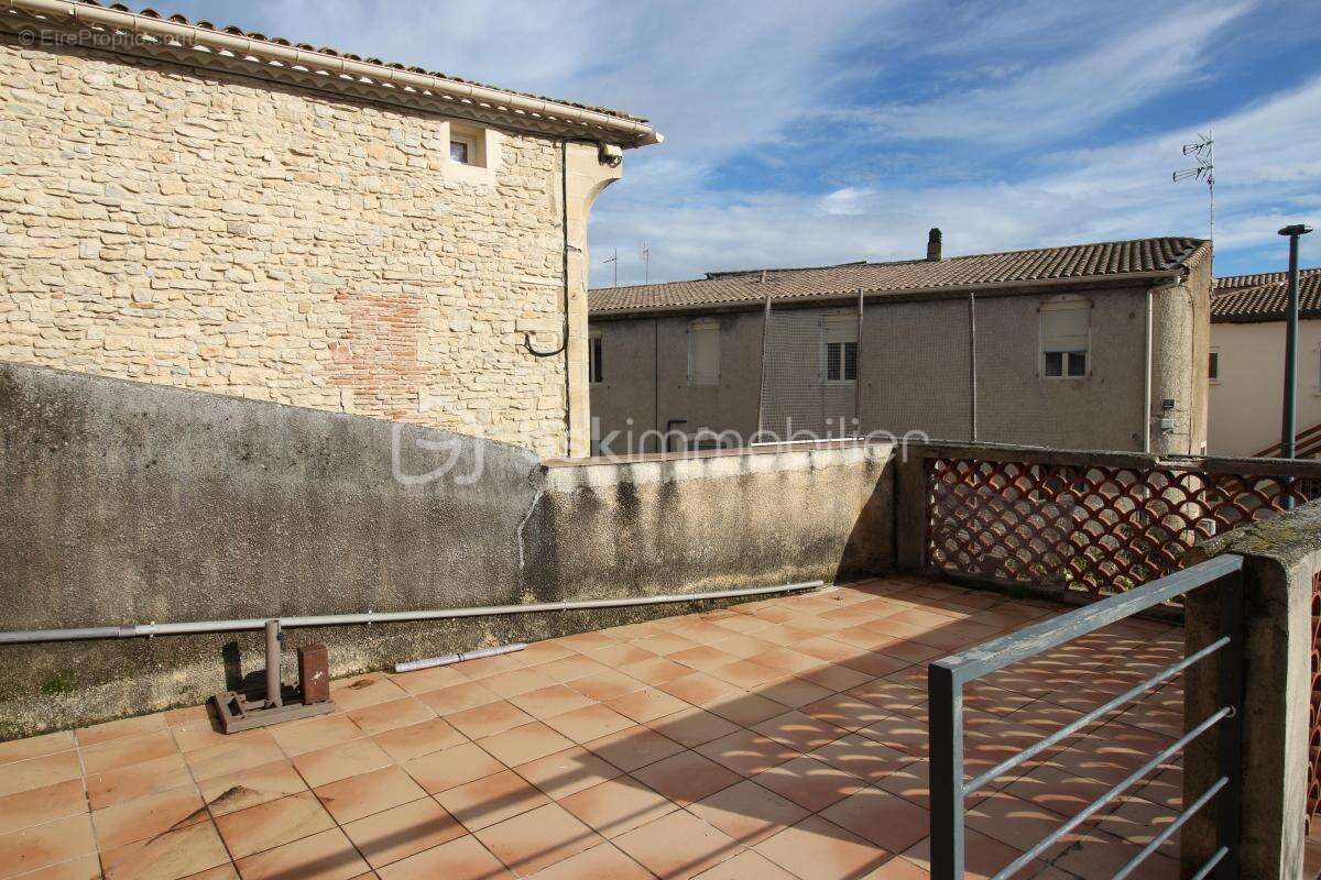 MILHAUD – Maison de village avec travaux et très fort potentiel - photo 5