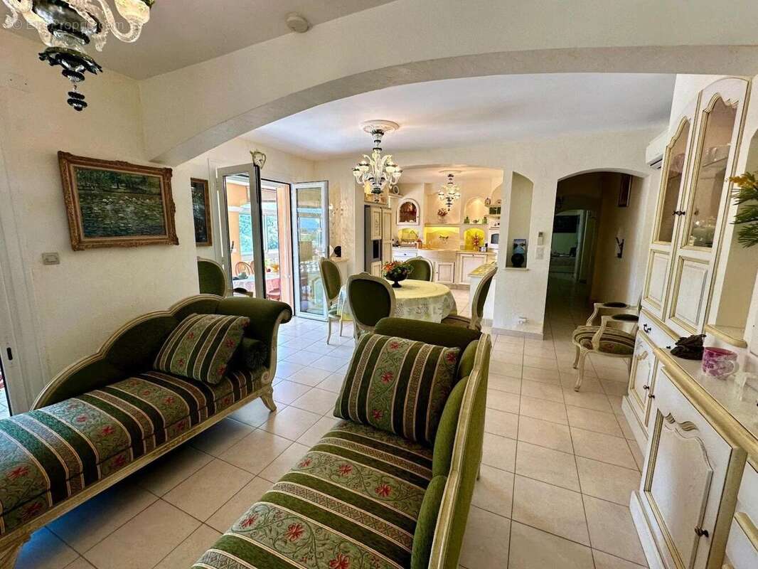 Photo 9 - Maison à ROQUEBRUNE-SUR-ARGENS