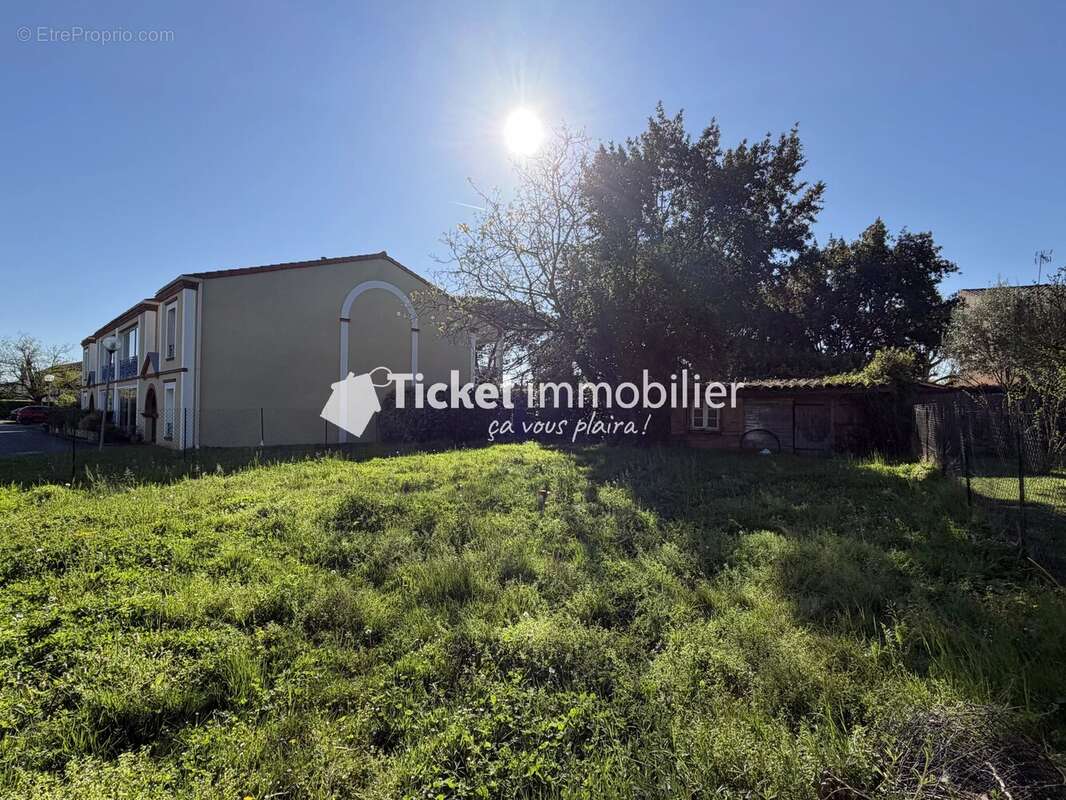 Terrain à SAINT-JEAN