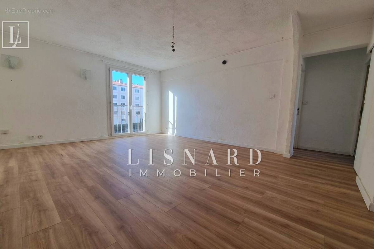 Appartement à VALLAURIS