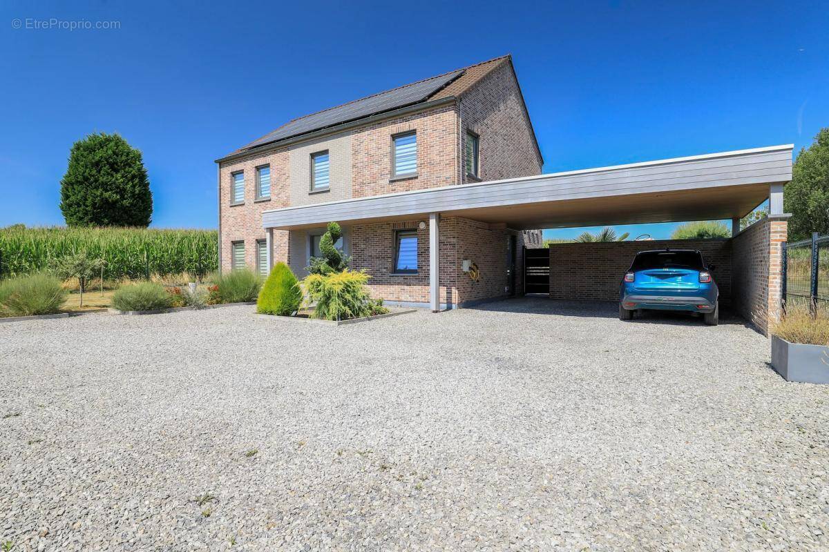 Maison 6 pièces 148 m² · à Gognies-Chaussee · 148 m² · 485 000 €