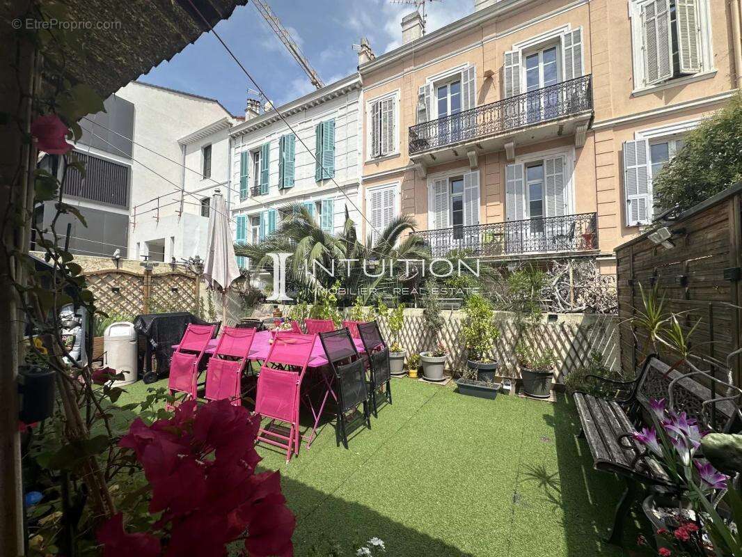 Cannes - Saint Nicolas : Ensemble de trois immeubles entiers - photo 18