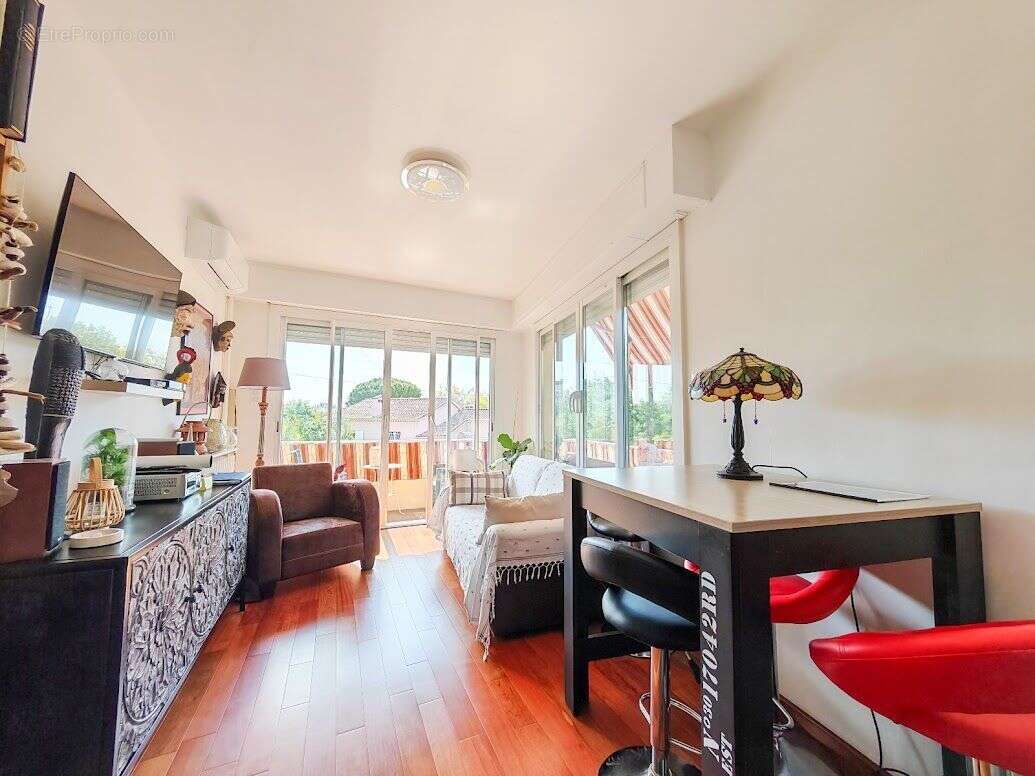 Appartement à VILLENEUVE-LOUBET