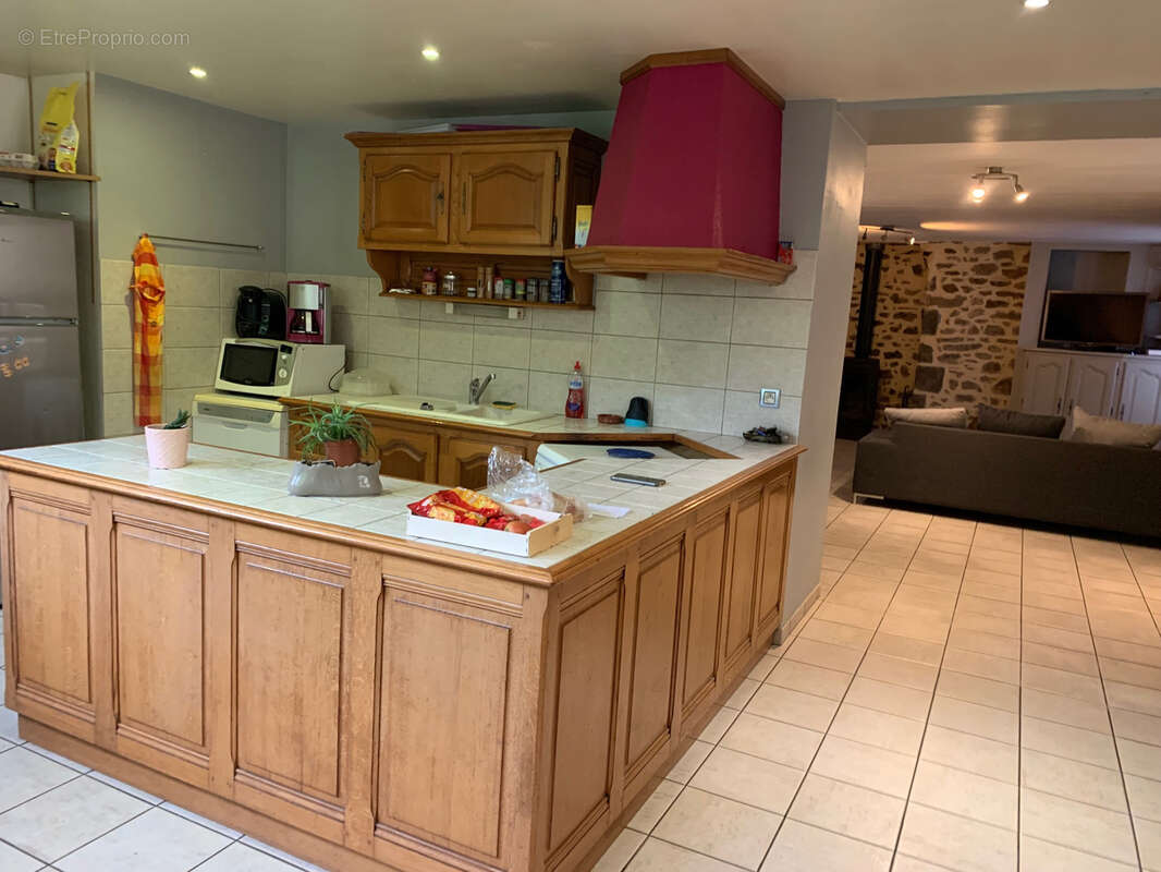 Maison à AMBRIERES-LES-VALLEES