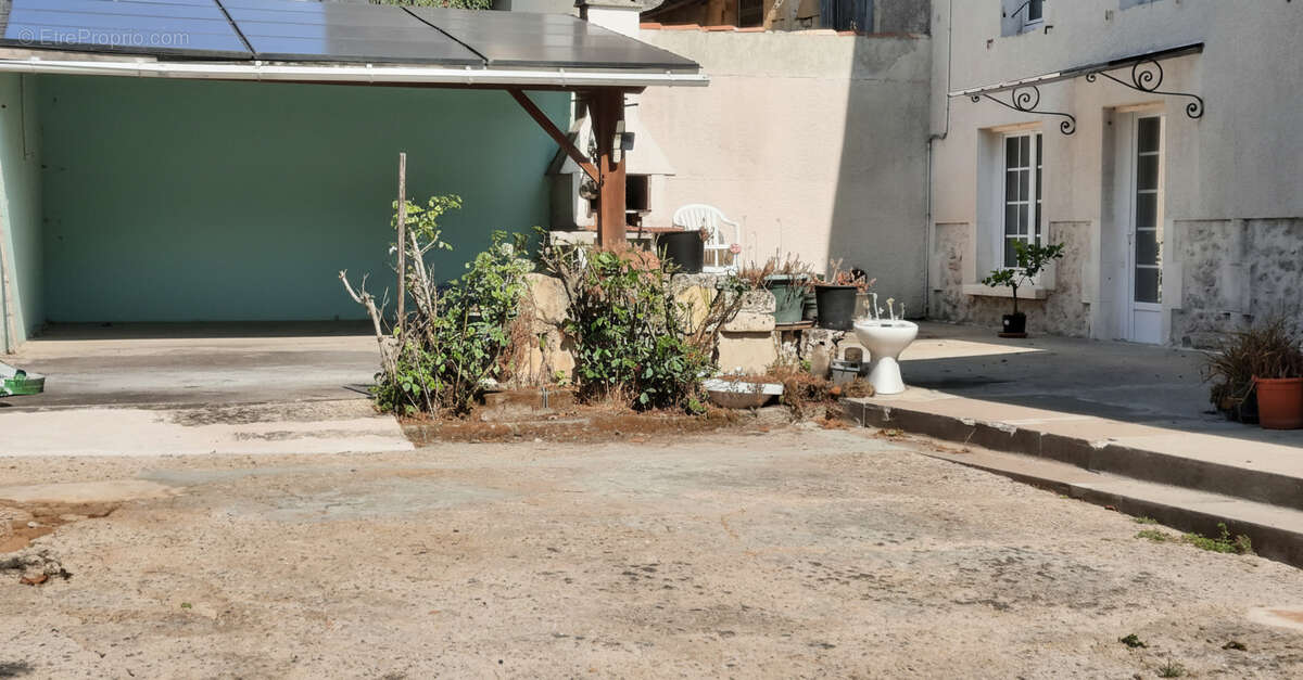Maison de bourg  169m2, 1 760 m² de jardin)+ Local indépendant - photo 12