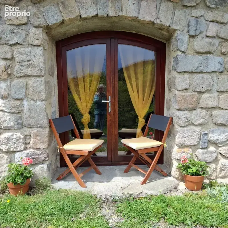 Maison en pierres avec gîte sur 2500 m2 de terrain - photo 7