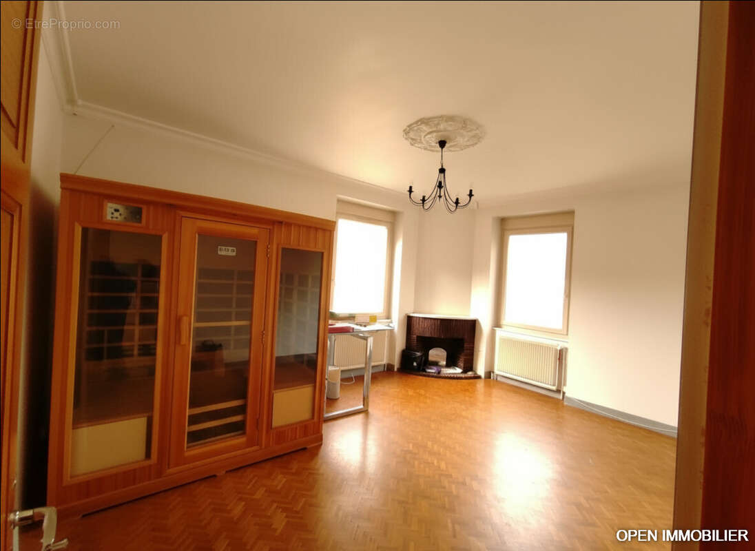 Maison 176 m² à Saint-Laurent-Sur-Gorre  - photo 3