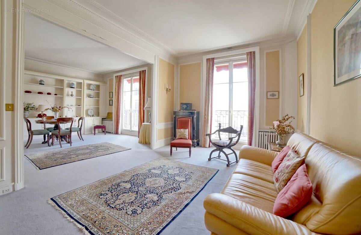 Appartement à NEUILLY-SUR-SEINE