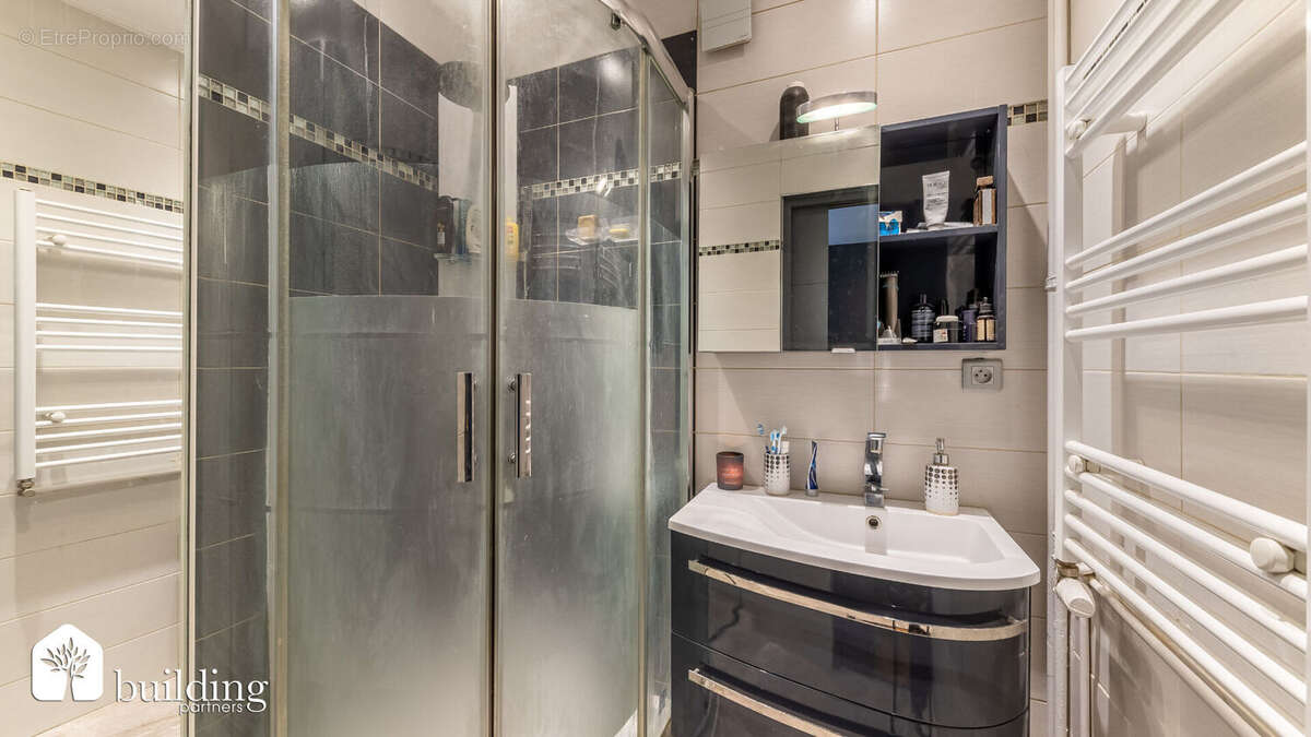 Appartement à COURBEVOIE